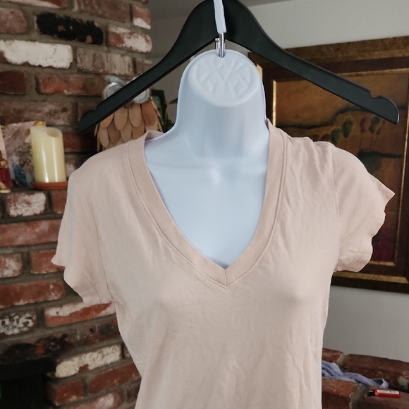 L’AGENCE Beige V-Neck Short Sleeve Tee Neutral Basic Top - Picture 2 of 7